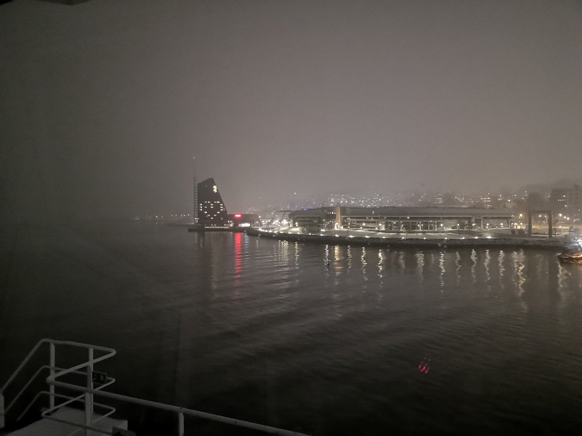 AimarNils's tweet photo. #molde #scandicseilet #hjerte
Hastig bespisning, rakk ikke desserten en gang.. Nå jobb ut i årets stilleste natt.
Blir nok ikke mange passasjerer.. https://t.co/lTHwUTcbbP