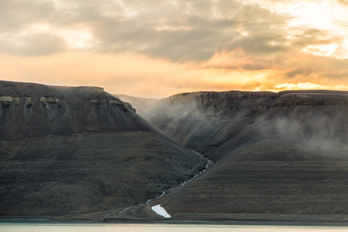 DRDC_RDDC's tweet photo. Taking in the stunning scenery in Canada’s Arctic while contributing to research supporting #CAF operational readiness is just one of the advantages to working for Defence Research and Development Canada. #ArcticScienceMonth #DefenceScience https://t.co/fZWsZGJIgk