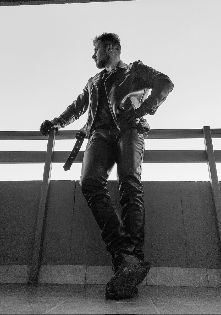 SupremePwrMan's tweet photo. Looking for Santa,
Ready to whip his Ass for more presents! https://t.co/uSRVFR3H1w