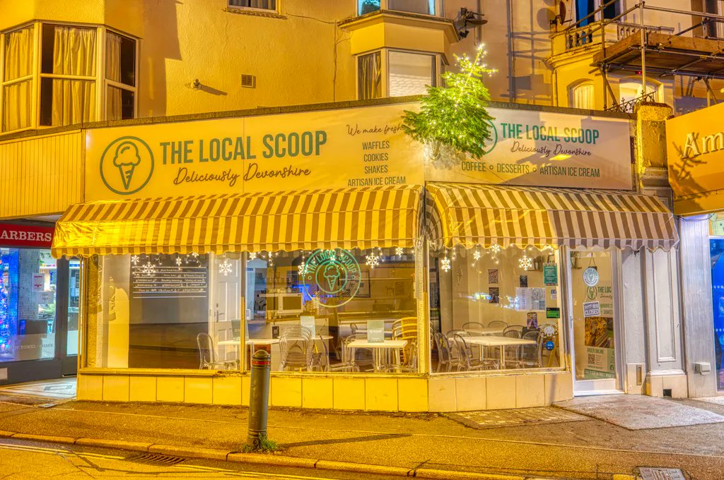 The Local Scoop at Christmas.
•⠀
•⠀
•⠀
•⠀
•⠀
#christmaswindows #christmaswindowdisplay #christmasdisplay #christmasdawlish #christmasindawlish