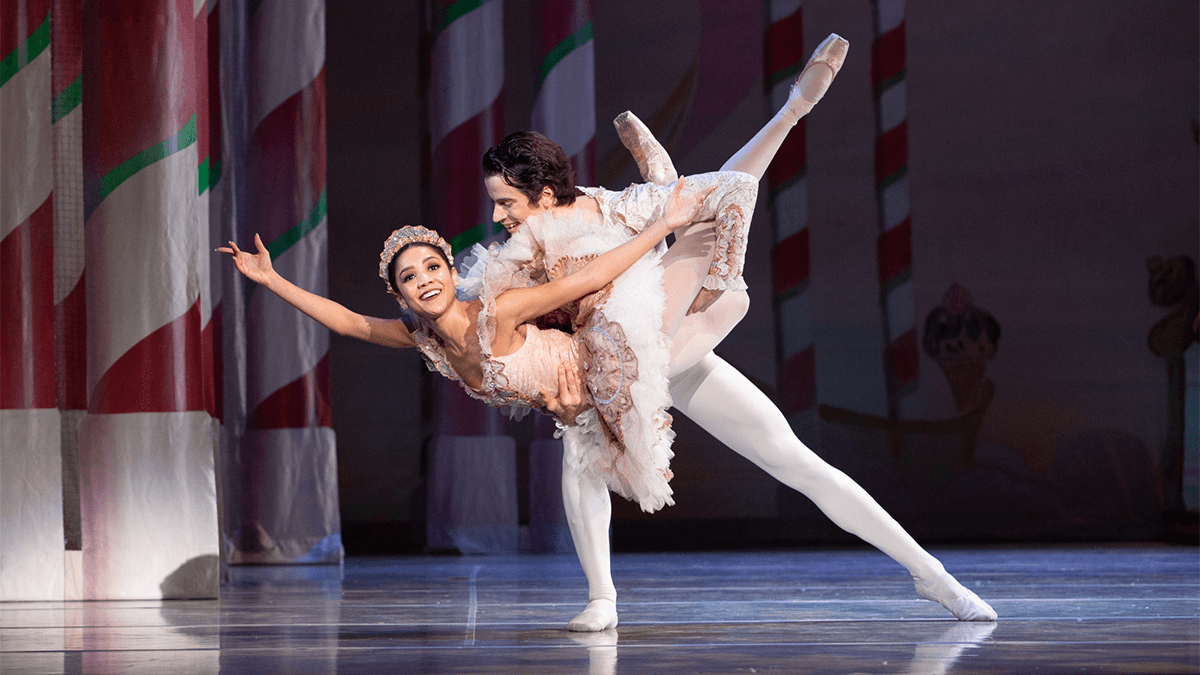 phila_ballet's tweet photo. The Sugarplum Fairy is one of the sweetest characters in George Balanchine's The Nutcracker®. She is the ruler of the Kingdom of Sweets who welcomes Marie and the Prince upon their arrival. 🍭
📷: Alexander Iziliaev
🩰: Nayara Lopes & Austin Eyler
🎭: @KimmelCC
#PhillyBallet https://t.co/m661BRYyHx