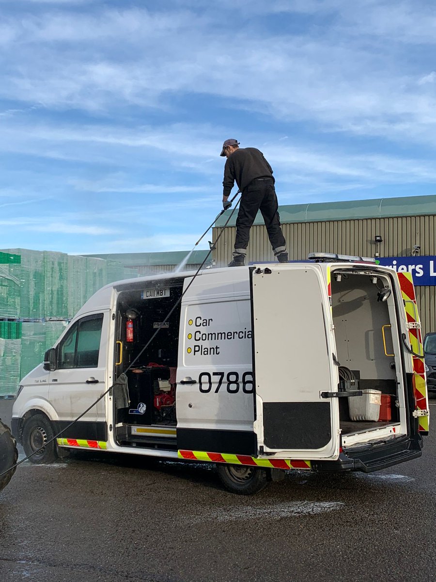 Winter wash time ☺️ @MichelinTruckUK <a href="/mantruckbusuk/">MAN Truck & Bus UK</a> 
#midbedstyres #4x4 #getgrafting