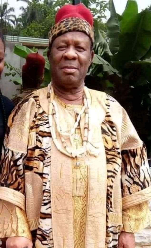 Hope uzodinma is busy killing all the monarchs and their subjects in imo state who oppose and refuse to give land for his ruga, hope uzodinma is a murderer he is killing biafrans in their numbers.

IMO state is bleeding, stop the genocide  #FreeMaziNnamdiKanuPrisonerofConscience