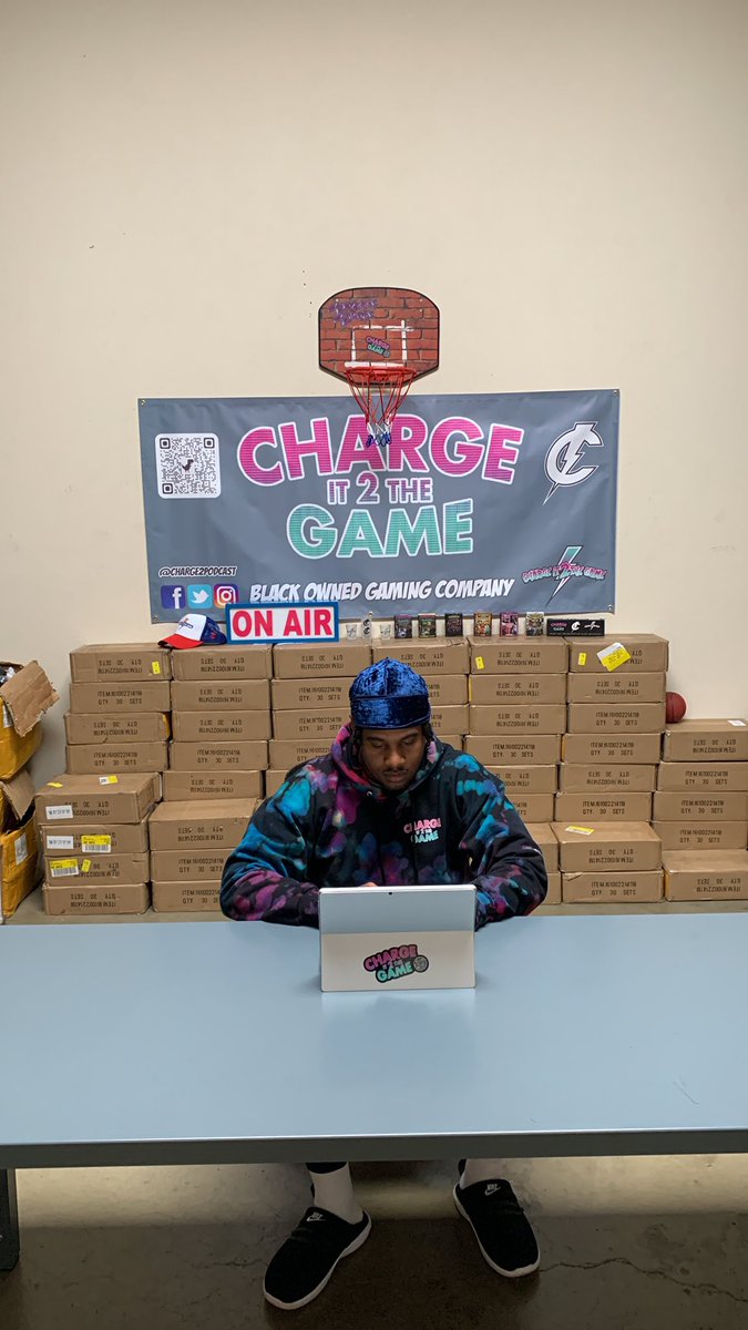 PlayChargeIt2's tweet photo. HAPPY HOLIDAYS FROM THE GANG⚡️

*Tag someone who should be our guest 2022✅* https://t.co/lAEAU8jtgj