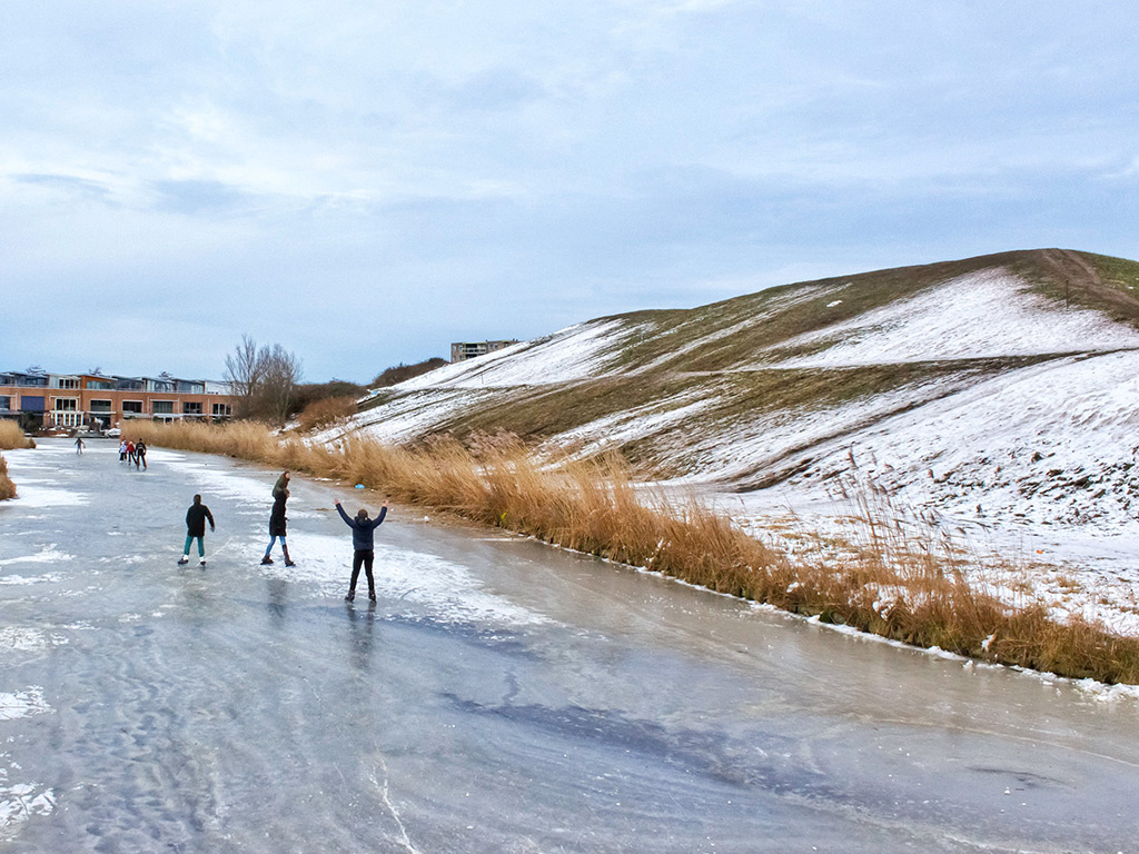 NGTIndia's tweet photo. The Dutch locals wasted no time in turning a frozen canal of Zaandam in the Netherlands into an ice skating rink. @RamyaBalkur's photograph is our entry for today's #DailyShot.
Send us your entries for our ongoing theme, #AddictedToAdventure, at contest@natgeotraveller.in https://t.co/rwmLDl5k3d