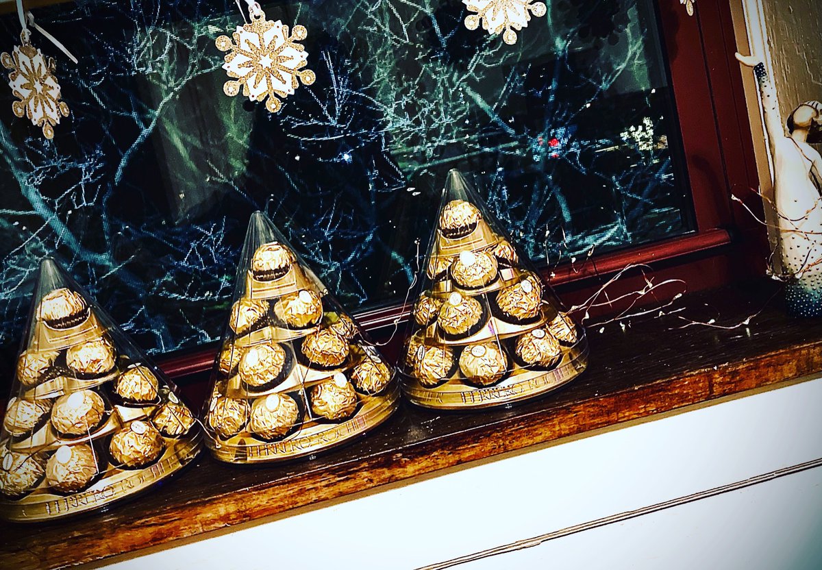 Merry Christmas and happy holidays!! 

#holidayseason #holidays #ChristmasEve #ChristmasTreeByV #StaySafe #HolidaysAtHome #guesswhereiwent #traveltribe #flashbackfridayz #travelsafe #foodfriday