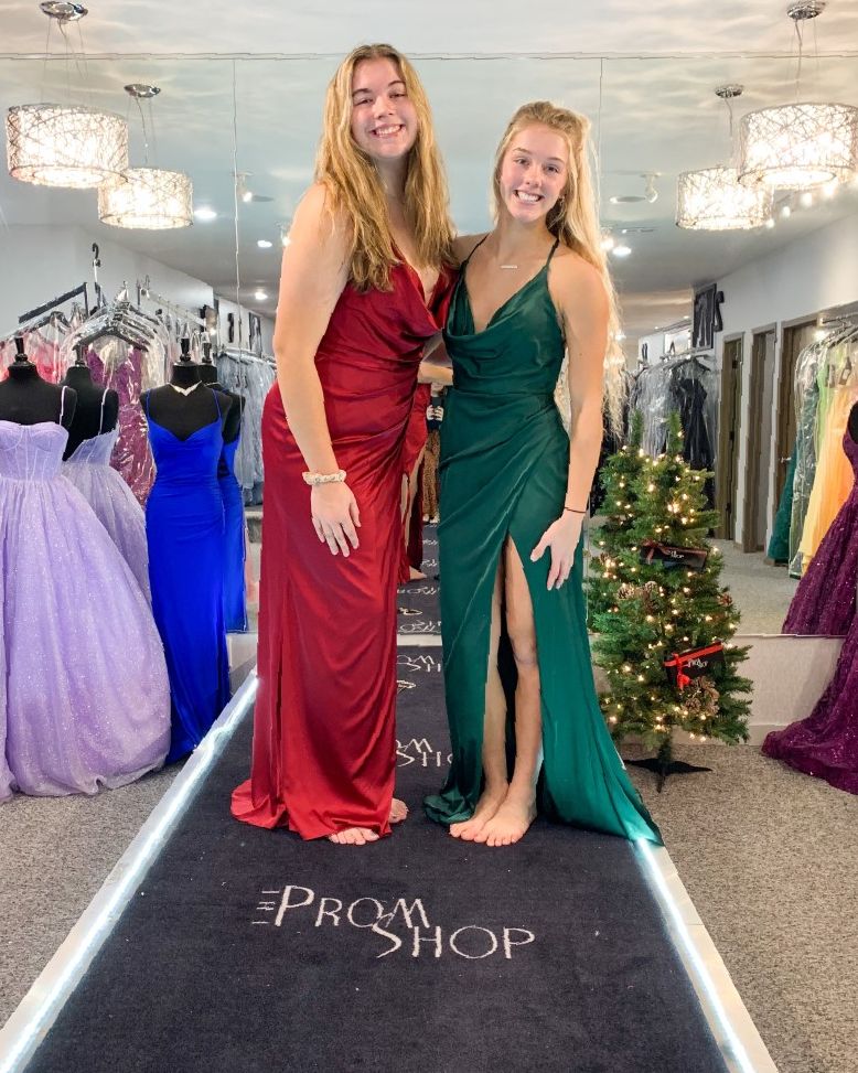 ThePromShop's tweet image. Happy Holidays!
We are loving this red and green duo!
-
-
-
#red #green #thepromshop #promdress #happyholidays