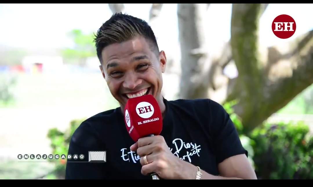 Un hilo con los momentos más out of context del futbolista más out of context en la historia de Colombia y tal vez del mundo. El perfume Teo Gutiérrez.