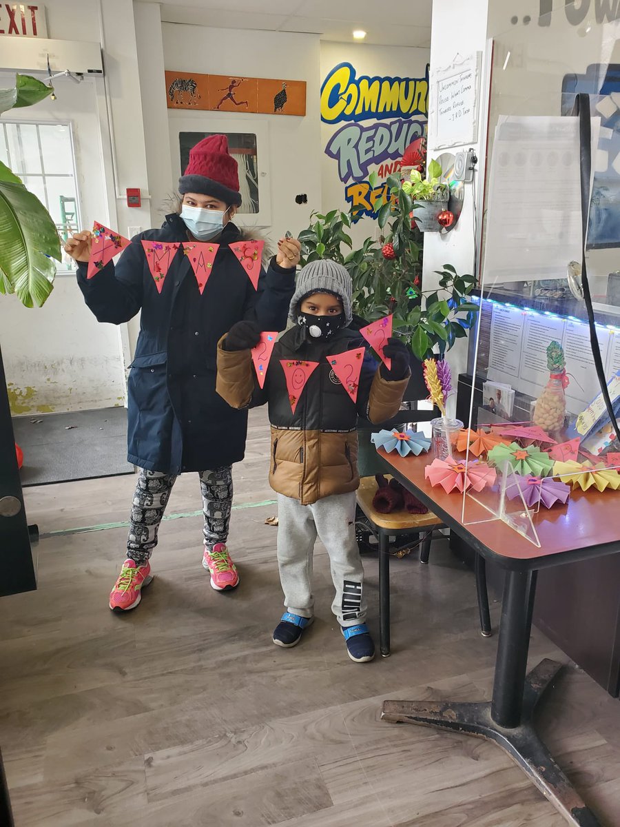 thecornersjt's tweet photo. Thanks to these wonderful kids Navya, Advika and Bhargavkunka for there beautiful holiday decor made from scratch. Our tree is so decked up. #shareandreuse #myhood #holidaydecor #communitylove https://t.co/4Q7ivy8mqp