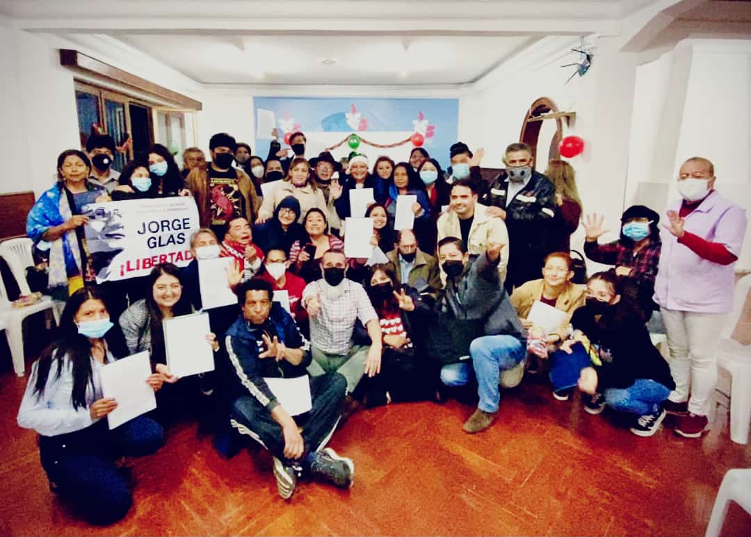 mashinancyg's tweet photo. DESDE EL #DistritoCentro #pichincha3 @RC5Oficial @MashiRafael @marcelaguinaga Abrazos fraternos llenos de mucha esperanza, amor❣️🇪🇨 y paz queridas familias Ecuatorianas JAMÁS OLVIDEMOS Q JESÚS NOS ENSEÑÓ A VIVIR EN HERMANDAD, SOLIDARIDAD Y MUCHO AMOR FELICES FIESTAS ✨🌲🤗 https://t.co/VIUwd93FRc