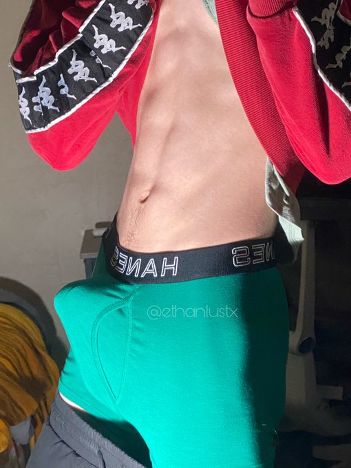 💚❤️ Merry Christmas Eve 😜 https://t.co/agXNa8qNkn