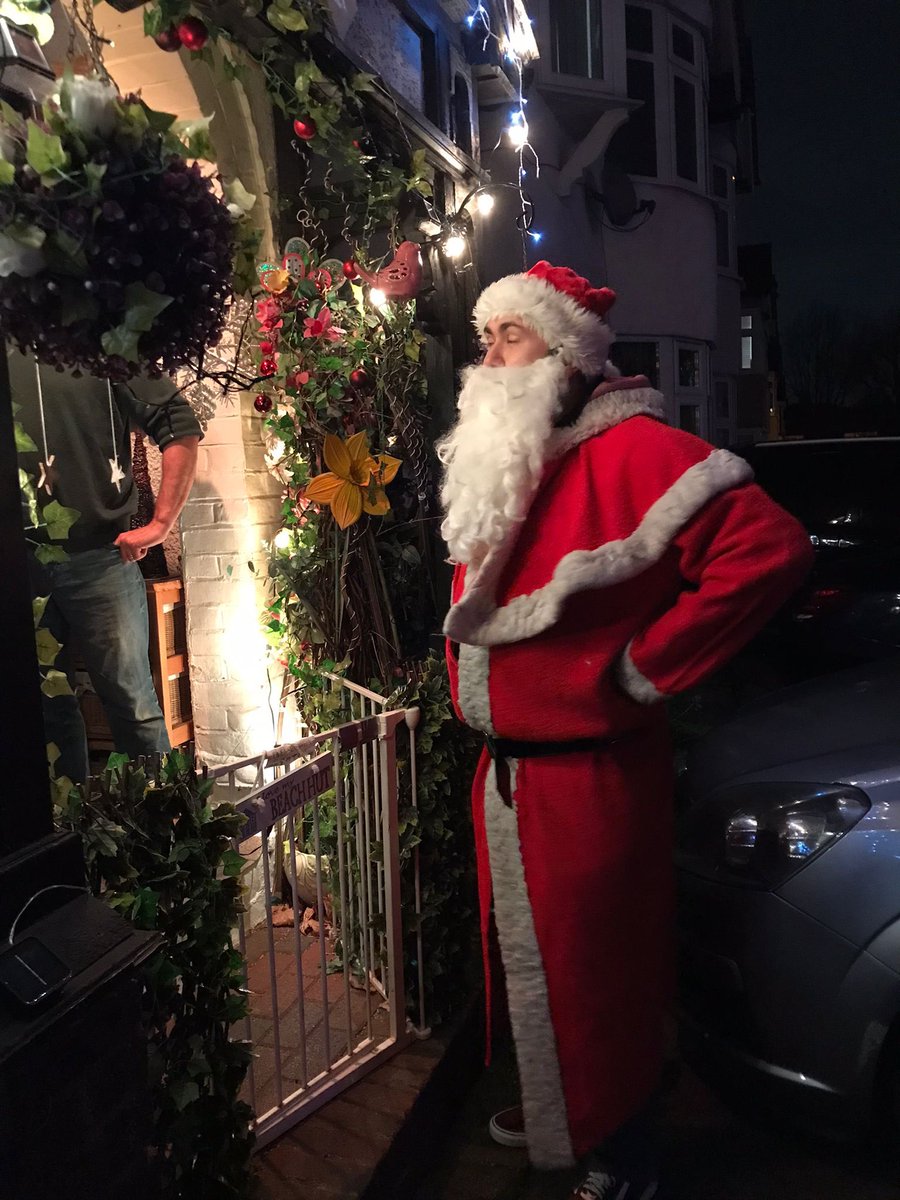 CheamSanta's tweet image. Santa is out In North Cheam tonight. Thanks to all the 1000 #volunteer hours that have helped us in 2021 #volunteernow #rotary.