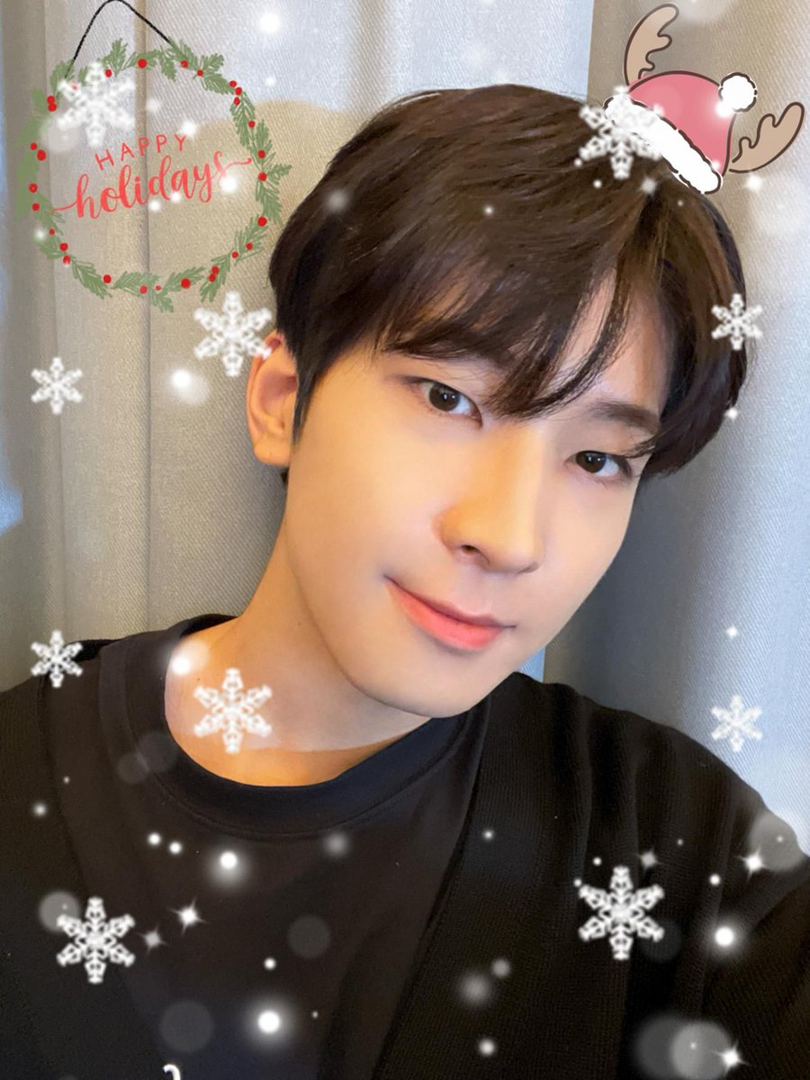1wonchuu's tweet photo. 크리스마스이거뭐야너무좋다...😻🎅🏻⛄❄🎄💖 https://t.co/yN40IrqSLE