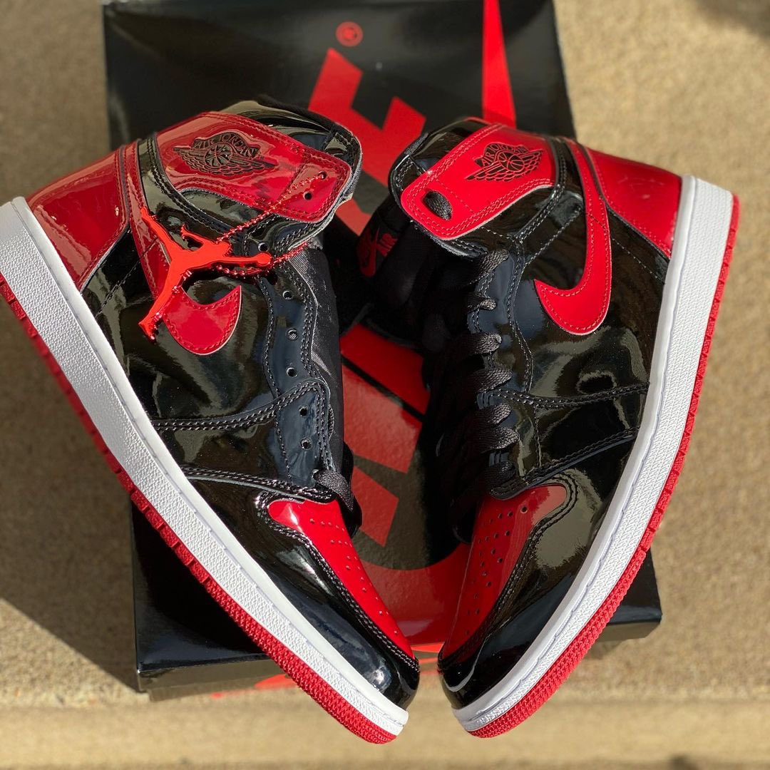 in the spirit of the season, im giving this away to a lucky person who retweets this tweet. must be following.