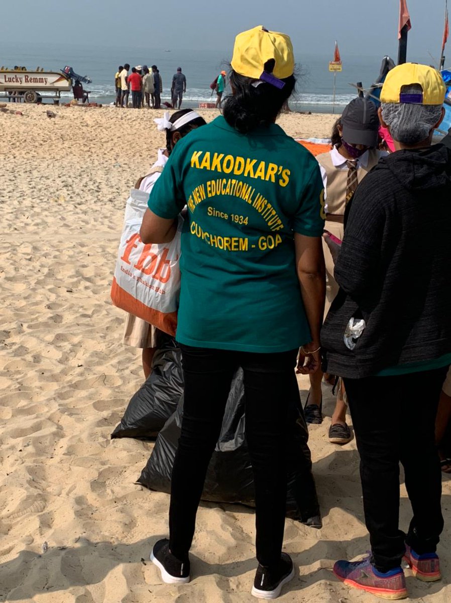 roylacfernandes's tweet photo. I would like to congratulate the students of Kakodkars New Educational Institute for conducting a beach Clean up activity and in imparting the civic experience to our Future Generation.  #betterbenaulim #betterGoa #goadeservesbetter https://t.co/Hek2uX8ZT4