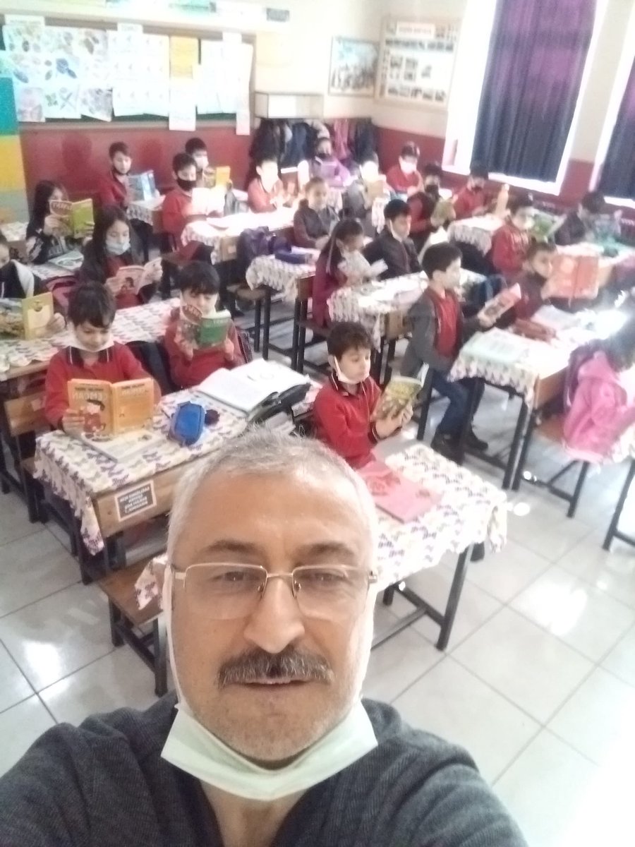 #Samsunbenimokulum.  Bafra İlçe Milli Eğitim müdürlüğünün başlattığı Haftada bir ders saati Kitap okuyoruz  projesi kapsamında Barbaros İlkokulu  Cuma günü 5. Ders saatinde okuyor <a href="/mehmetalikatip1/">Mehmet Ali KATİPOĞLU 🇹🇷</a>  @YUKSELAYDINTS <a href="/Recepzc86133724/">Recep özcan</a> <a href="/FahriGuler55/">Fahri Güler</a>  <a href="/EbruBAY57060060/">Ebru BAYRAK</a>  <a href="/ayan2549/">Erkan AYAN</a>