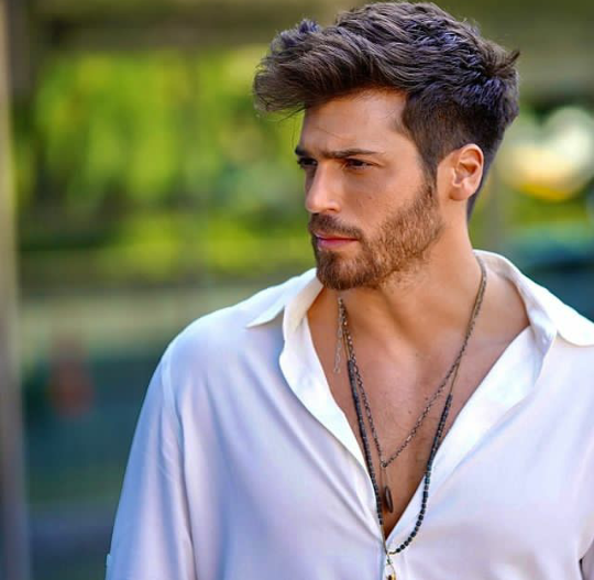 What if I'm far from home?
Oh brother, I will hear you call
What if I lose it all?
Oh sister, I will help you out.
Oh, if the sky comes falling down.
For you. There's nothing in this world I wouldn't do.

#SexRol ━━━ #FreeRol