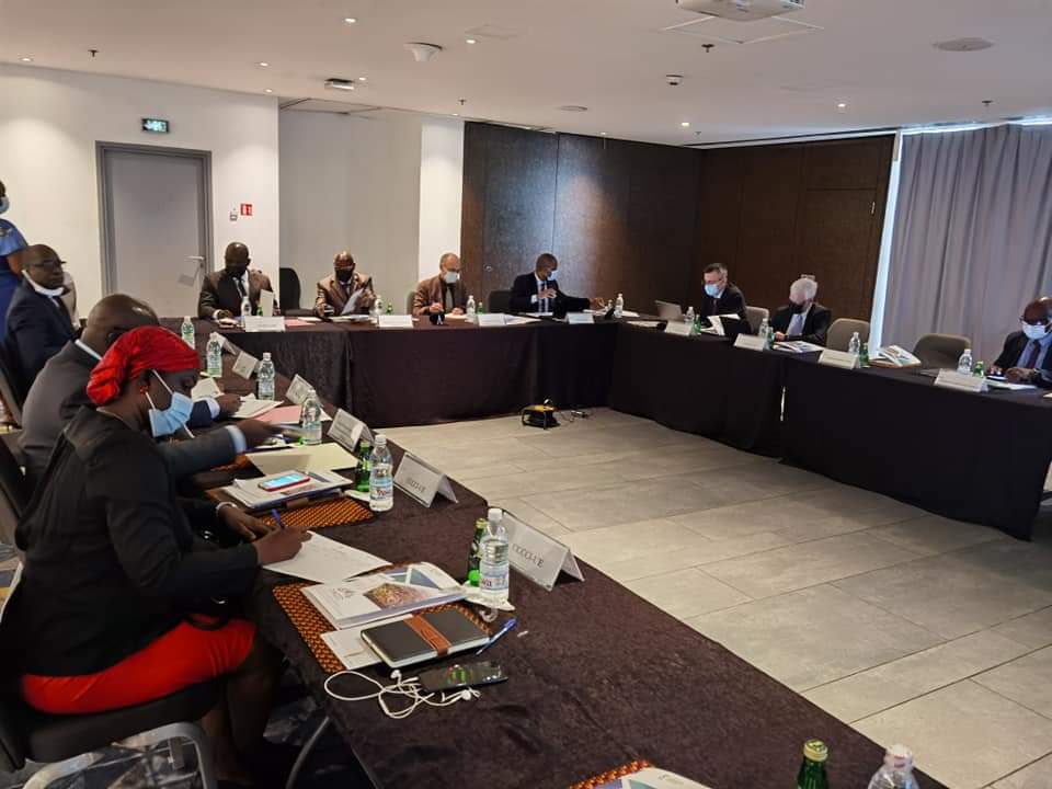 CCCCIUE's tweet photo. Comité de pilotage du Projet d'Appui aux Institutions de contrôles de la République de Côte d'Ivoire (PACC), ce mardi 14 décembre à l'hôtel Pullman.
Financé par l'Union européenne, ce projet vise a renforcer la qualité des institutions et de la bonne gouvernance. https://t.co/EsTWONrqiz