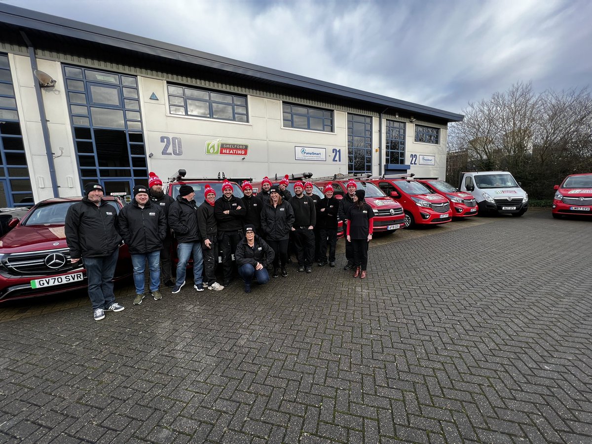 davidhumm's tweet photo. At @myGrantUK @mattbeales81 @SteveFarrow11 @AnnaWakes - Christmas Eve and just about to shut down for a couple of days, it’s been a busy year for Grant Heat Pumps and Grant Oil Boilers - 2022 is looking good too. Merry Christmas from @ShelfordHeating #snapthehat https://t.co/MC7T8jPb8Z