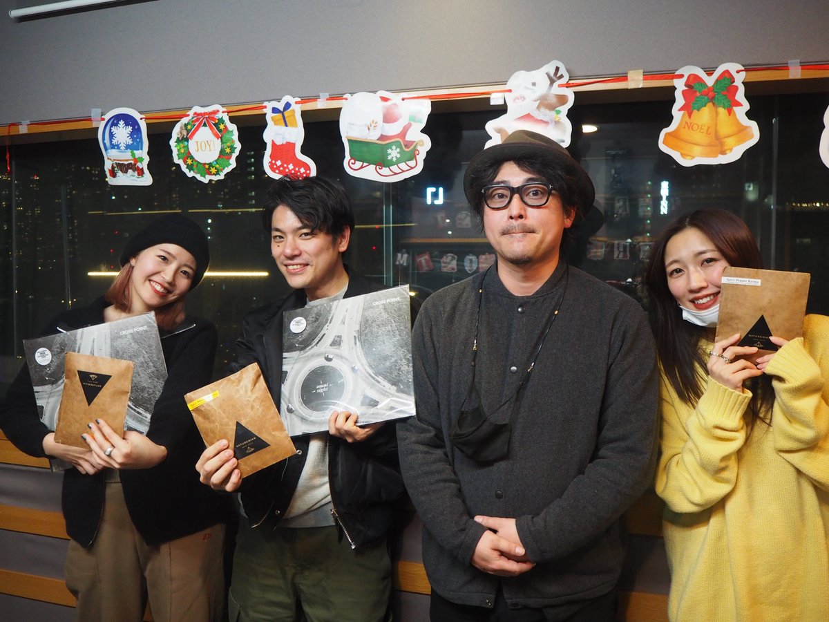 TokyoScene897's tweet photo. #InterFM897 #TokyoScene 🎄
9時台後半ゲストコーナーは…
#FlightWorks(@flightworks2020)オーナー #佐藤元彦(@nexus73210)をスタジオにお迎えしました✨
「label selection e.p.」 全12トラック全てをコンパイル!新たに12インチ2LP仕様のヴァイナルでリリース中です💿
https://t.co/7nhE3tiBtX https://t.co/ahpcTT2hvJ