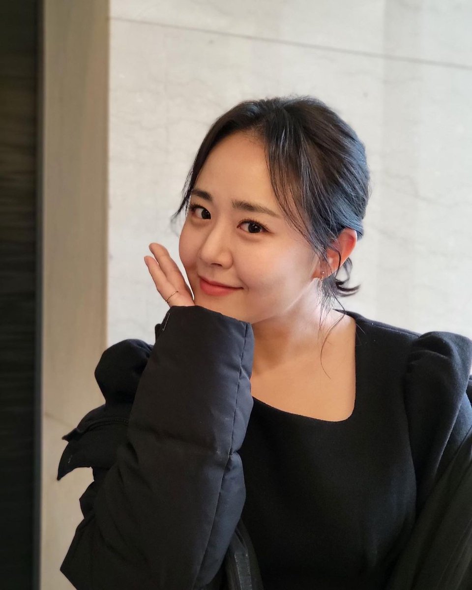 MGYIFC's tweet photo. [SNS] 211224 Moon Geun Young 3rd Instagram Update

Acting pretty😳

#MemoryPoint #Tonight11:25 #PleaseLookForwardToIt🙏🏻

#MoonGeunYoung #문근영 https://t.co/L2QCKYi1OA