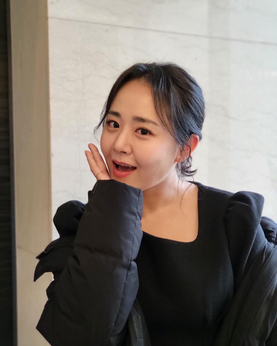 MGYIFC's tweet photo. [SNS] 211224 Moon Geun Young 3rd Instagram Update

Acting pretty😳

#MemoryPoint #Tonight11:25 #PleaseLookForwardToIt🙏🏻

#MoonGeunYoung #문근영 https://t.co/L2QCKYi1OA