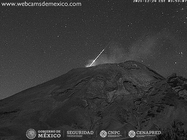webcamsdemexico's tweet photo. Una bella estrella fugaz, captada esta madrugada por la cámara que apunta al volcán #Popocatépetl.

Vista #Tlamacas. Gracias #CENAPRED

Para ver en tiempo real:
https://t.co/La8s19PfBR https://t.co/vzRnitmFOZ