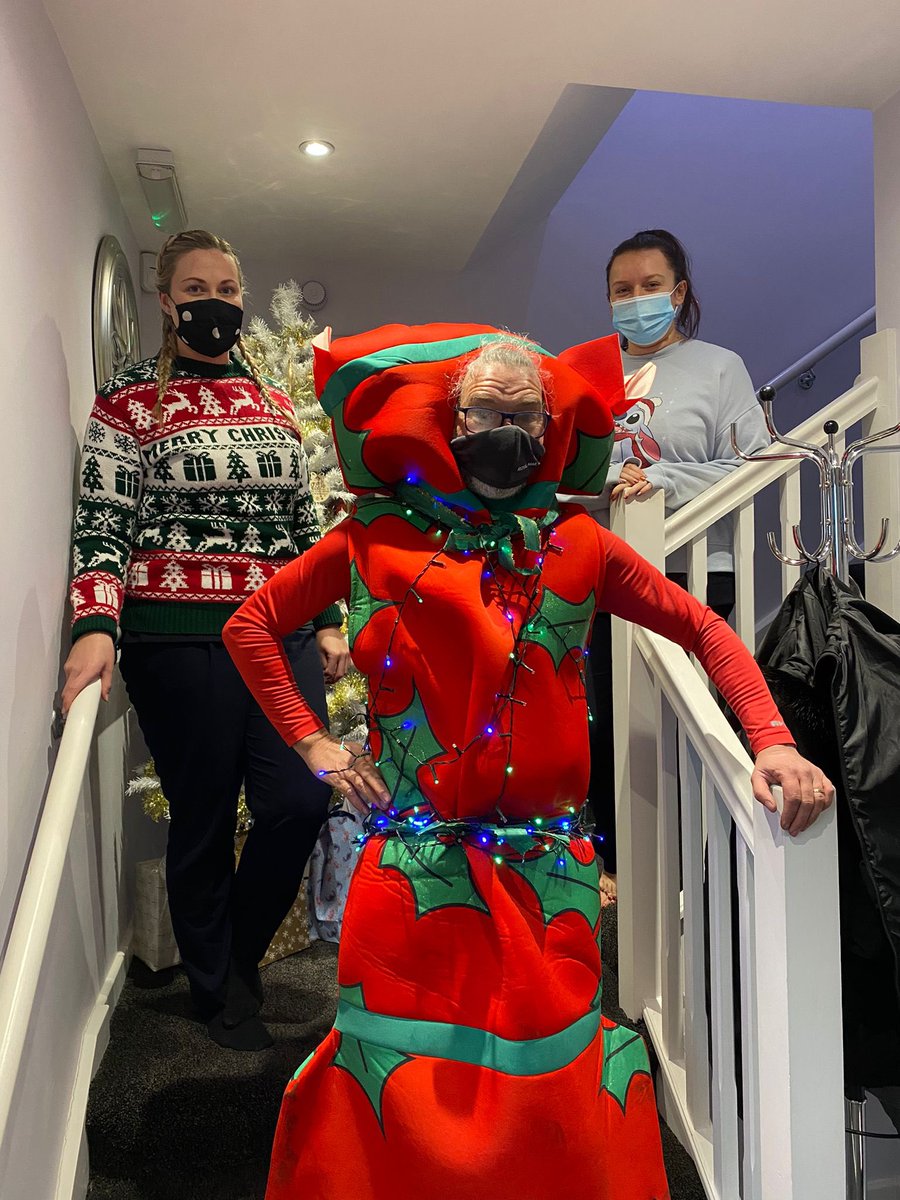 Our annual Christmas Eve visit from Dave, who has to be the best postman in the world - what a cracker! 😍😂

Now it’s definitely Christmas! ✨🎄✨

#crackers #ChristmasEve #tiverton