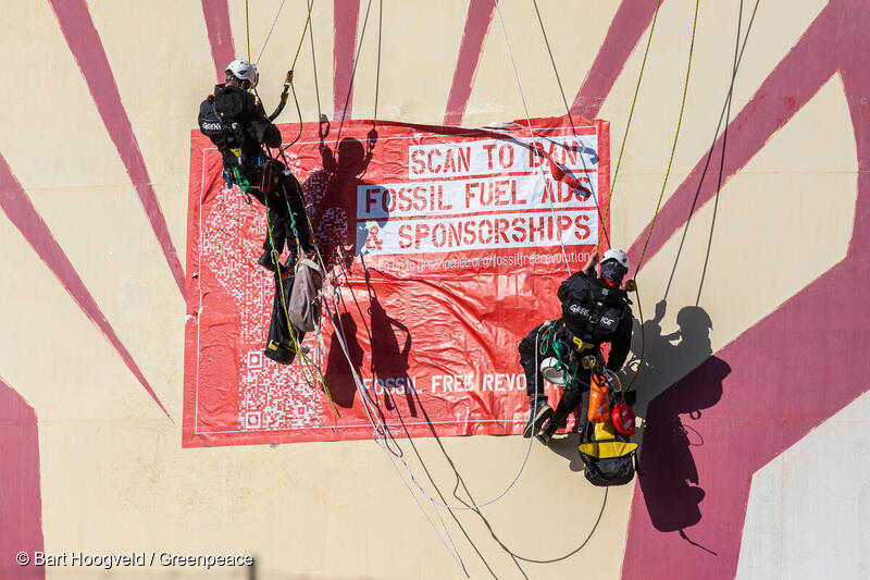 greenpeacefr's tweet image. 2021 aura été l&apos;année d&apos;une décision historique aux Pays-Bas : le tribunal a estimé que le géant pétrolier Shell est responsable d’atteinte au #climat #peoplevsoil ✊ greenpeace.fr/10-victoires-q…