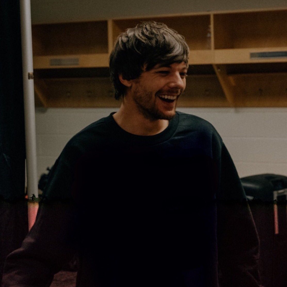 joshbfz's tweet photo. today all the lights are shining for you. happy birthday Louis! you are an amazing person, I am so proud of you and your trajectory. I have no words to describe how much I love you, thank you for everything. I love you💙 #lightsforlouis #LOUISSTAR #HappyBirthdayLouisTomlinson https://t.co/Ml9zZQ3Bu1