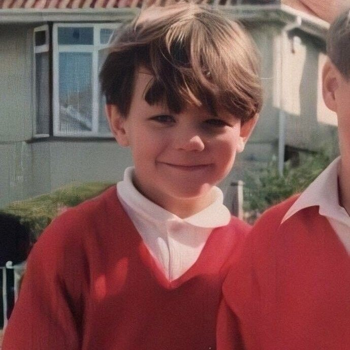 joshbfz's tweet photo. today all the lights are shining for you. happy birthday Louis! you are an amazing person, I am so proud of you and your trajectory. I have no words to describe how much I love you, thank you for everything. I love you💙 #lightsforlouis #LOUISSTAR #HappyBirthdayLouisTomlinson https://t.co/Ml9zZQ3Bu1