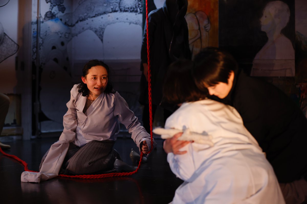 unitnoyR's tweet photo. 【『Beautiful Land 』ゲネプロ写真公開】
ゲネプロの様子をカメラマンの伊藤華織さんに撮っていただきました。明日はいよいよ初日です。まだ若干チケットはございます。
12月
25(土)14時 ▲※残り3枚
25(土)19時 ▲※残り2枚
26(日)14時 ▲※残り1枚
ご予約はこちら↓
https://t.co/QB0RLUOnx3 https://t.co/FoIcrTsX2z