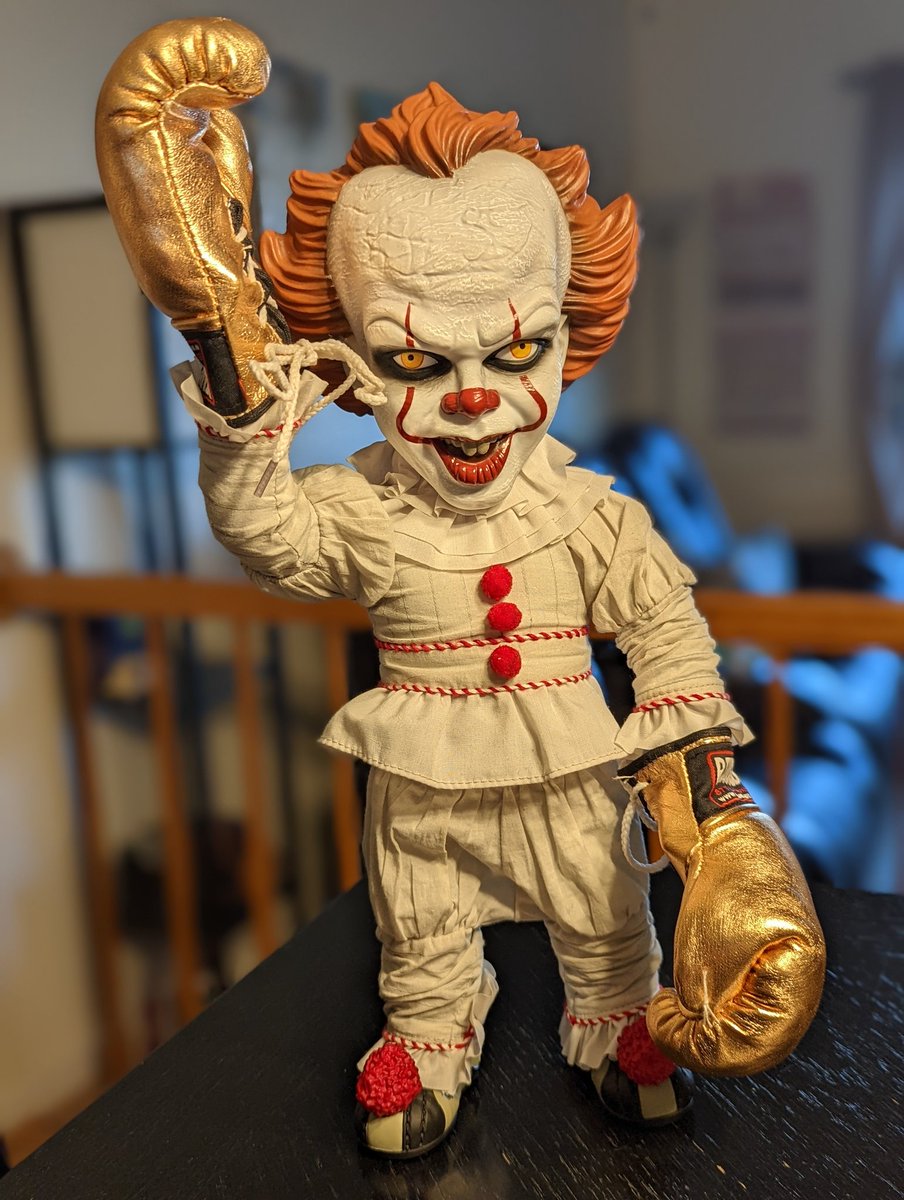 GadgetsSpec's tweet photo. "I win Georgie!!!" One was taken with the iPhone 13 Pro Max and the other with the @madebygoogle Pixel 6 Pro. #TeamPixel #iPhone13ProMax #PennyWise #YouWillFloatToo #Boxing https://t.co/qFfqsZE4z3