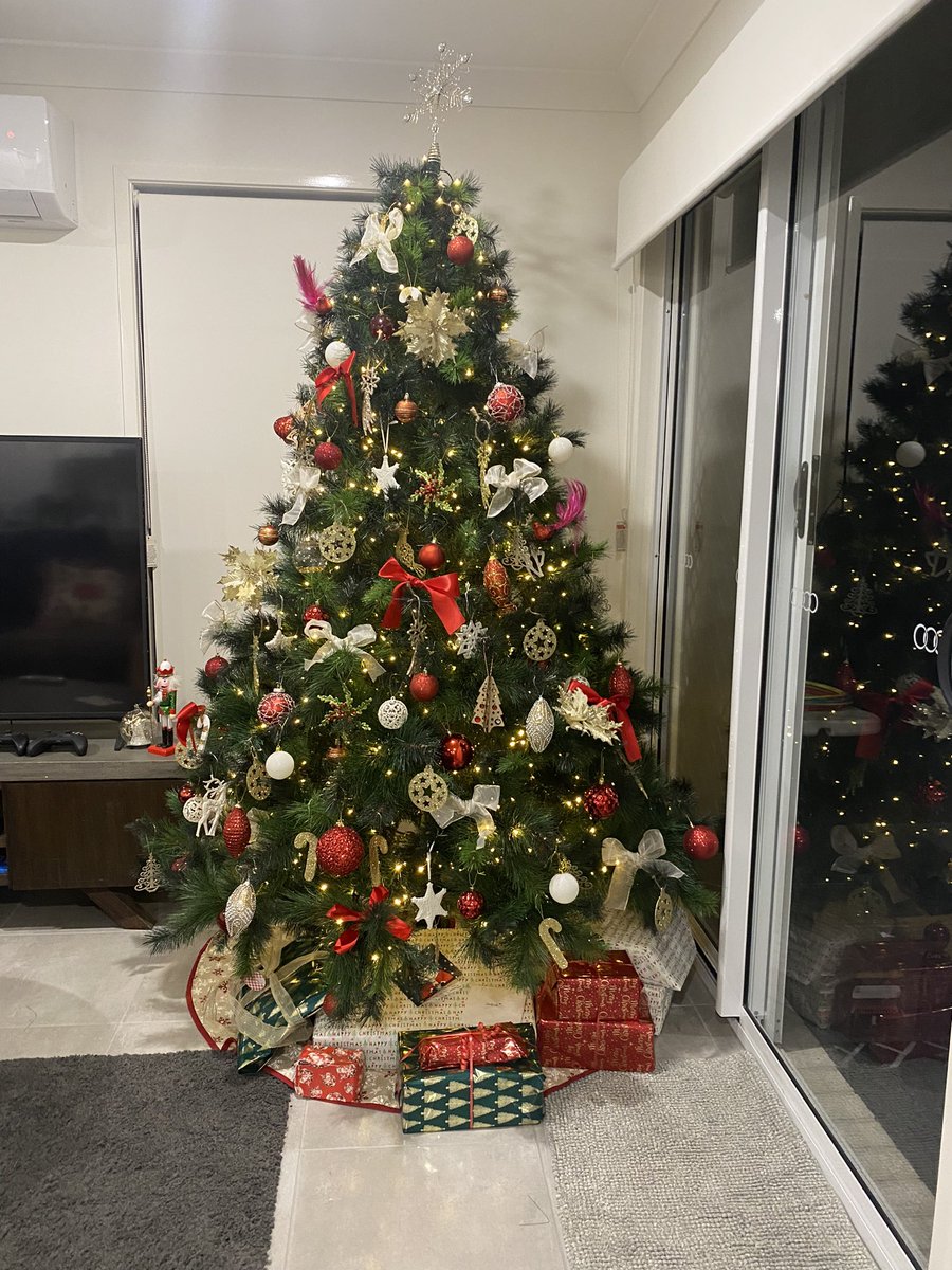 FGwenl's tweet photo. Just wanted to provide an update, I have been reunited with my bags. After spending hours chasing @dnataSupport and @flysrilankan I finally was able to get some traction purely from staying on their case until I had answers. After it all, I have my bags &amp; my sons Xmas pressies. https://t.co/PXFVYkZ5wF