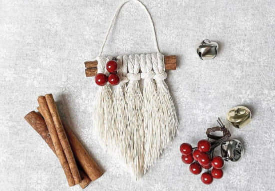 RopeShopdotCa's tweet photo. 🎄Do you have any #macrame ornament’s on your tree? We love this mini one by [IG] .__simply_inspired__ 

#macrame #macrameChristmasornament #macramemakers #macramecommunity https://t.co/2MUDO1FozN