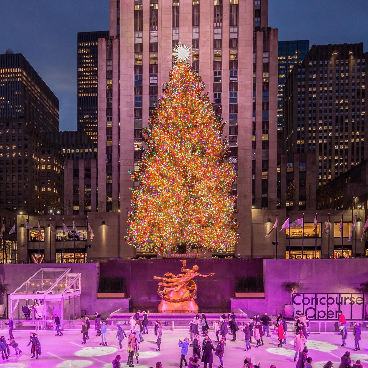 nyclovesnyc's tweet photo. Picturesque Ice Skating at Rockefeller Center 

Merry Christmas Eve!

Experience #TheFifthSeason holiday magic on Fifth Avenue @fifthavenue, the most iconic street in the world. Ice skate on the Rink at Rockefeller Center under the world-famous Christmas Tree. https://t.co/d7hwYobToG