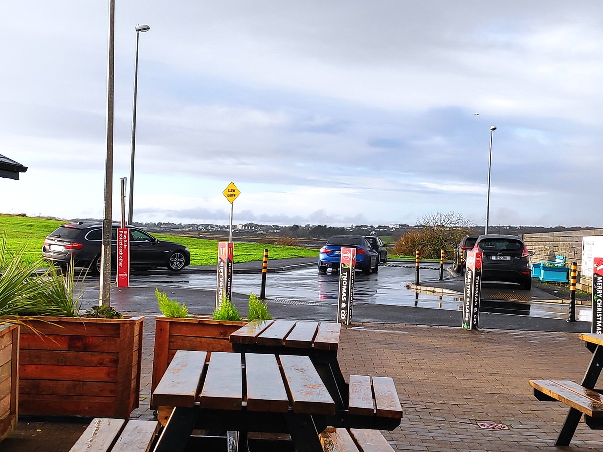 sami_sp's tweet photo. @MOR_Action the "just popping in" brigade making it impossible to pass on either side without stepping onto the road. Very dangerous for anyone with a buggy, in a wheel chair, with small kids, etc...
Don't worry he left his hazards on https://t.co/kw3RQPa2ey