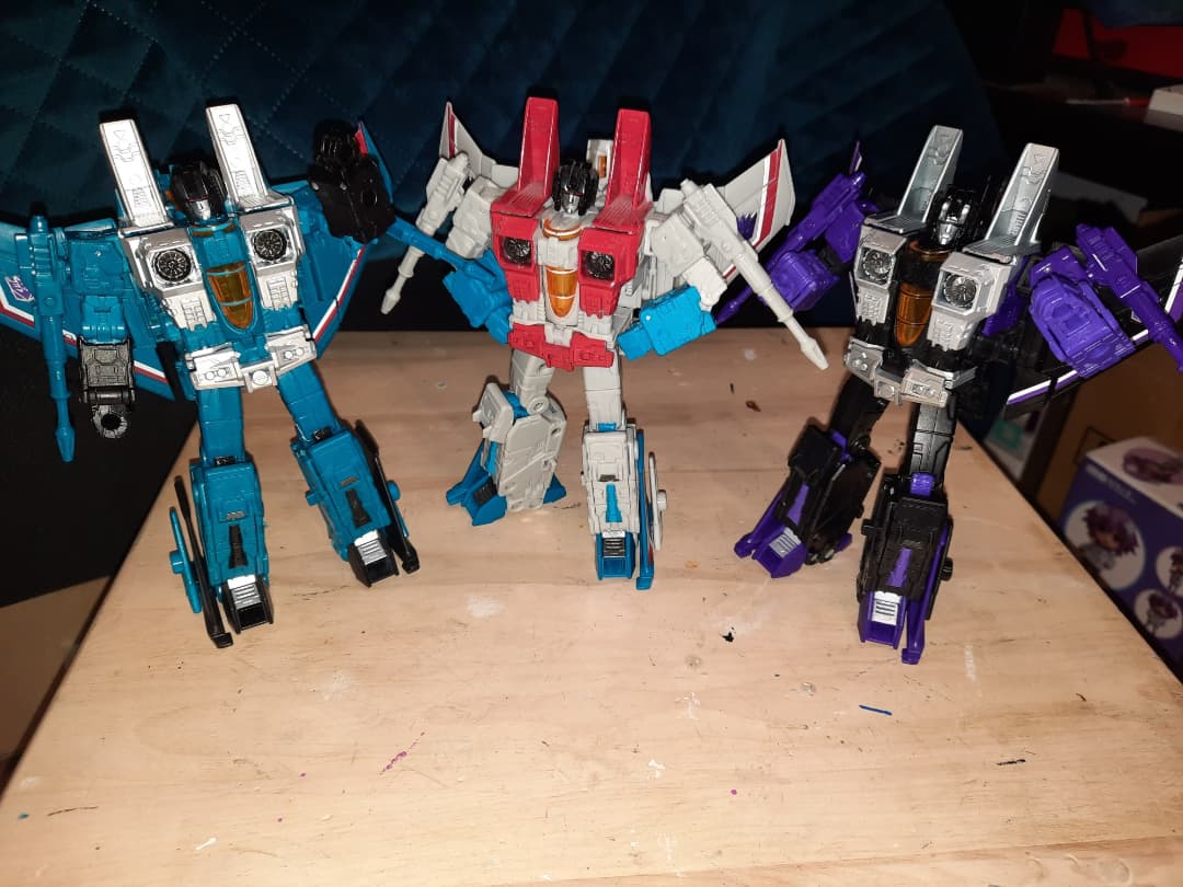 Tfpivman's tweet photo. I finally managed to get Earthrise Seeker 2-pack, and now I have all 3 of the main seekers, plus G2 Ramjet here too.

#transformers #warforcybertronearthrise #transformersSeekers https://t.co/3YDMBVfXIQ