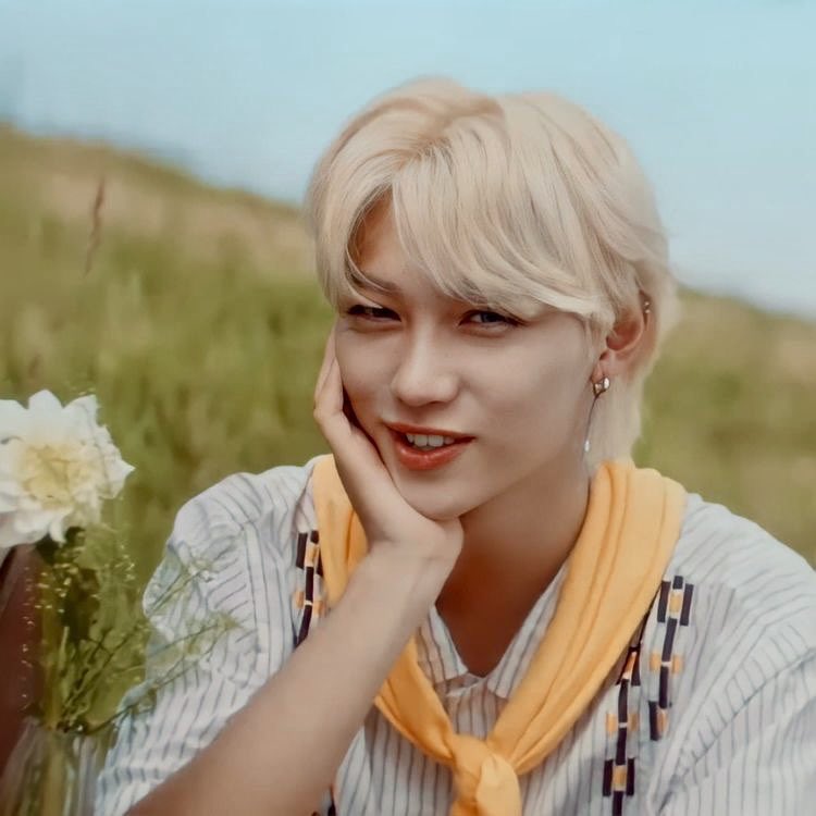 hotchaer's tweet photo. I like the view rn. 

#SSD #StaySelcaDay #FELIX @Stray_Kids https://t.co/vPYHxHSivs