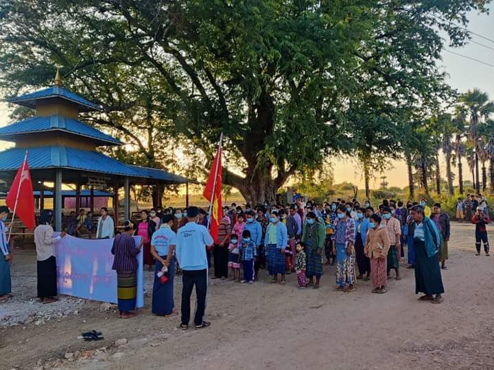 mamichel15's tweet photo. "Let Revolt with PDF to End the Trouble of Refugees" Evening strike in Latpadaung marched to overthrow the Terrorists Dictatorship.

#Australia_StopEngagingWithTerrorists
#Dec24Coup #NoFlyZoneInMyanmar
#WhatsHappeningInMyanmar https://t.co/AdtJepbSKv