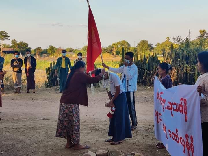 mamichel15's tweet photo. "Let Revolt with PDF to End the Trouble of Refugees" Evening strike in Latpadaung marched to overthrow the Terrorists Dictatorship.

#Australia_StopEngagingWithTerrorists
#Dec24Coup #NoFlyZoneInMyanmar
#WhatsHappeningInMyanmar https://t.co/AdtJepbSKv