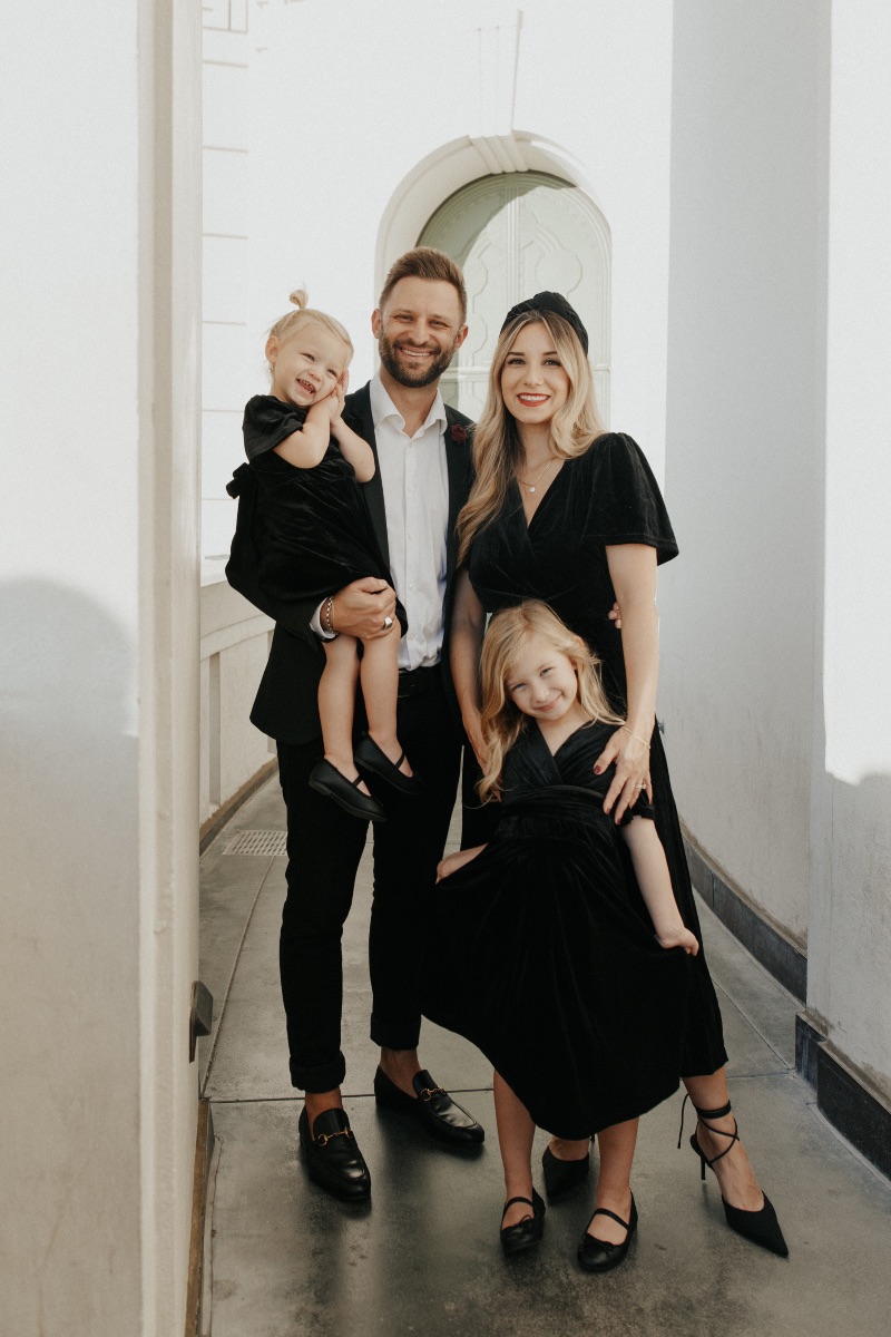 bemoved_'s tweet photo. Merry Christmas! 
From Meesh, Ester, Aria &amp; Vienna - https://t.co/NwQwWOLMCv https://t.co/7qTGppJmAo