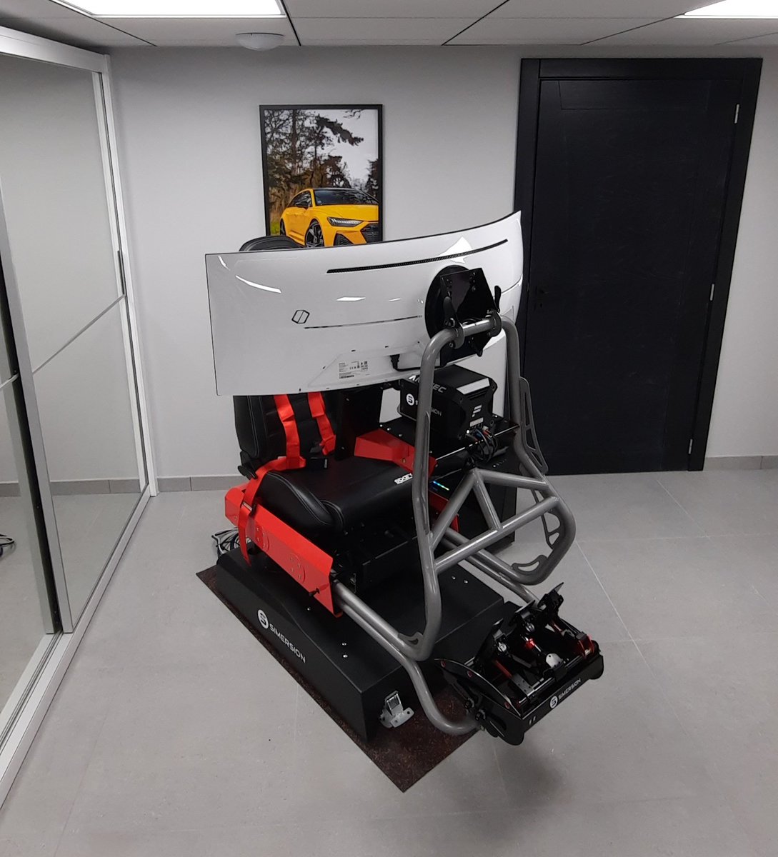 Simersion_Fr's tweet image. Voici une superbe configuration! Nous avons donné un petit coup de pouce au Père Noël, en livrant le simulateur assemblé et fonctionnel! Notre client n'a plus qu'à s'installer et piloter 😁!
Que pensez-vous de ce bijou?
#passion #pilotage #simracing #madeinfrance
