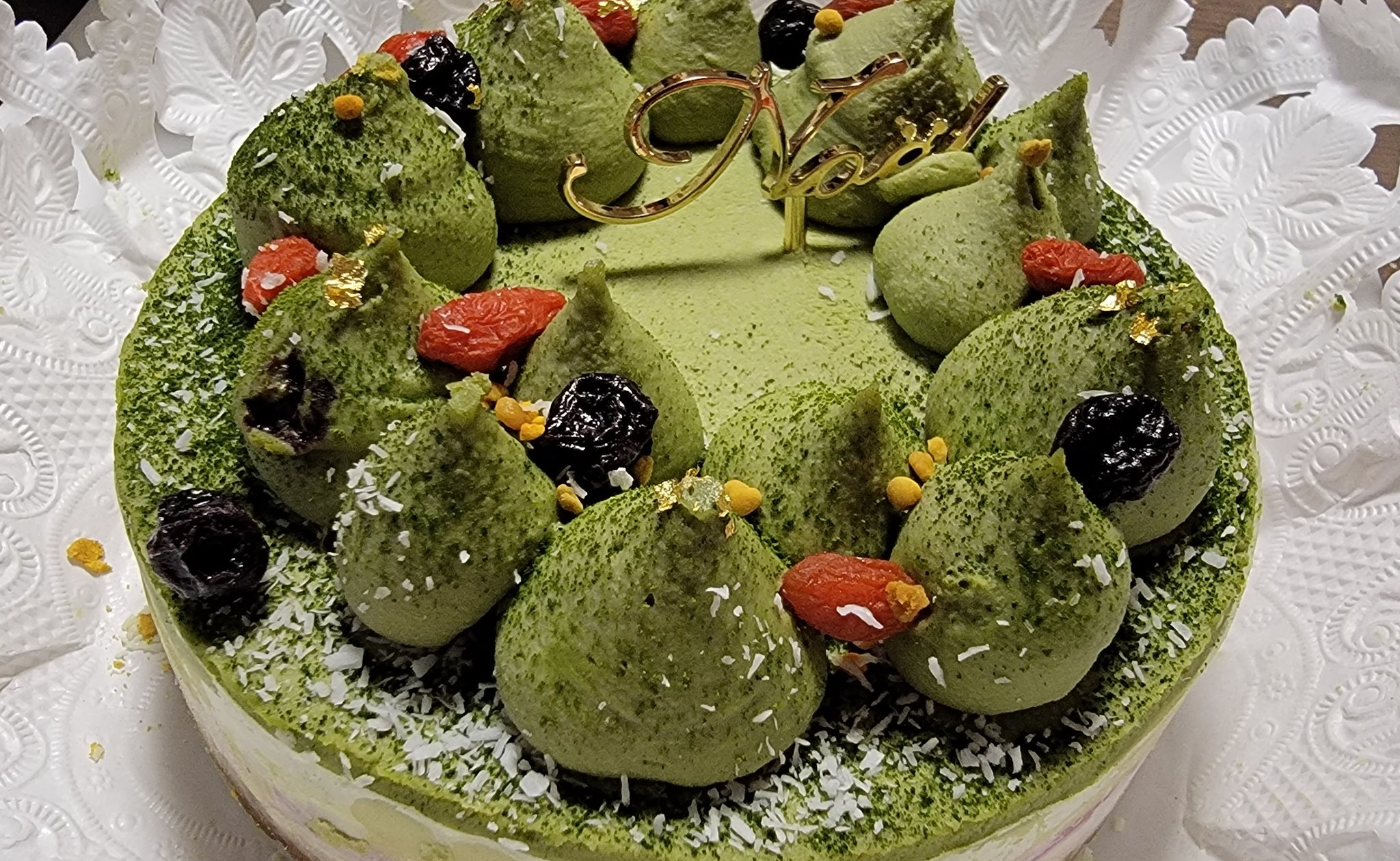 Chimi지미 今年のクリスマスケーキは大阪の箱屋常吉の木箱に入った 東大阪のクラルカフェのピスタチオのチーズケーキ 甘さ控えめで美味しかったです 箱屋常吉 クラルカフェ T Co Dae1oywcbx Twitter
