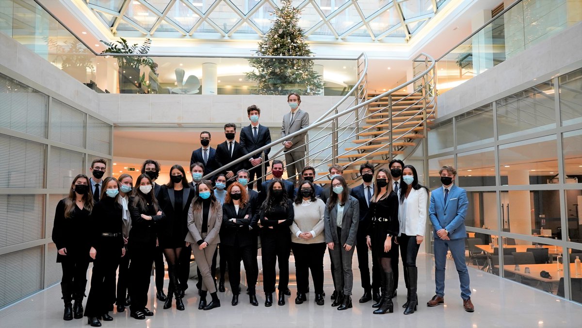 idaffaires's tweet photo. Chers lecteurs,

Les étudiants de l'Institut de Droit des Affaires de Paris ont eu l'honneur d'assister à une réunion de présentation du cabinet Linklaters. https://t.co/ctzLpLZpRN