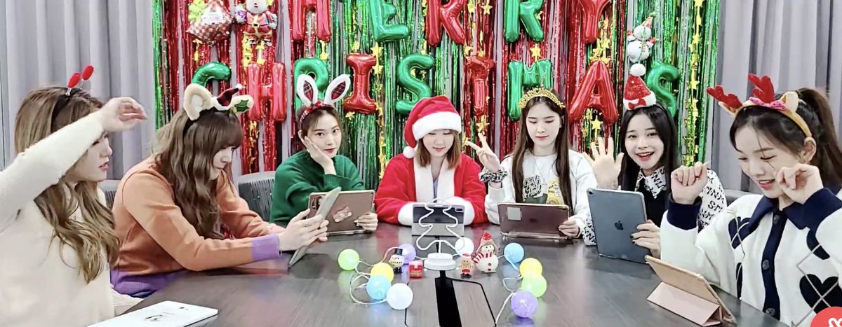 moadaileeengene's tweet image. #weeeklyhypen vlive for christmas day✨