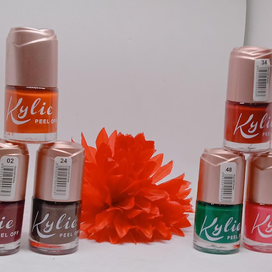 Kanwal3627's tweet photo. KYLIE - Peel Off Nail Paint

PRICE: 200/= (Each) https://t.co/q8Vb1dcQ2i