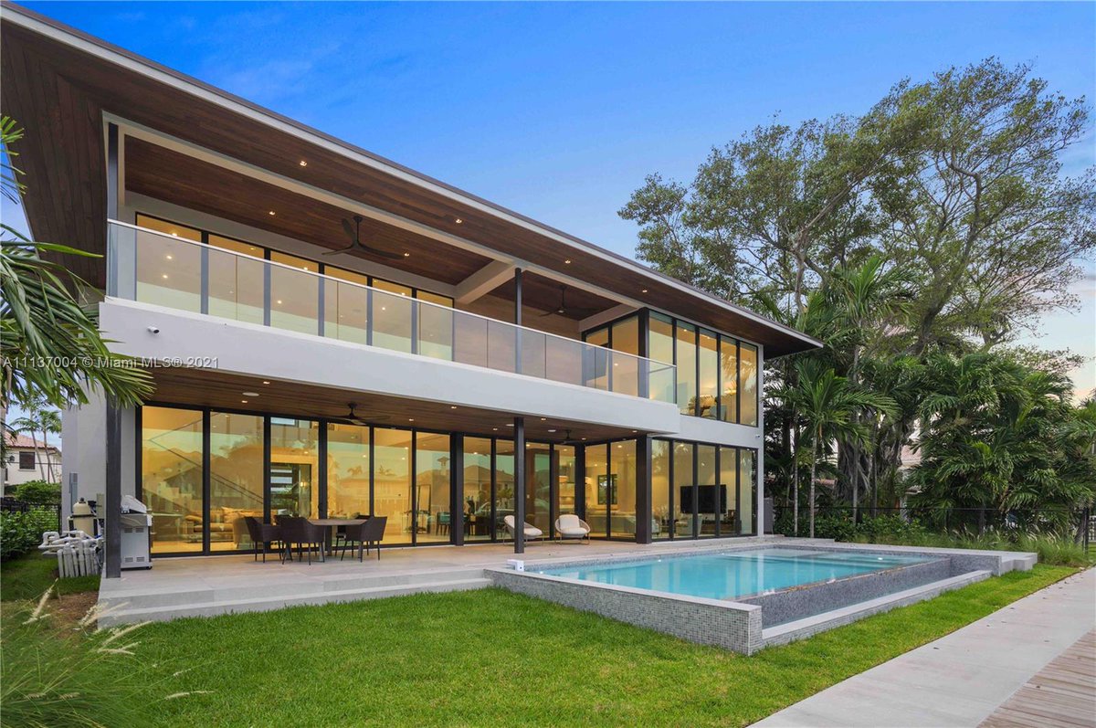 GlobaltyInvest's tweet photo. New construction, sophisticated luxurious 2-story modern design on 70 Ft of deep water.

1537 SE 13th St, Fort Lauderdale   |   6 Beds   |   6 Baths   |   4,711 sqft   |   $6,000,000
_  

📩 info@globaltyinvestment.com

#luxuryhomes #luxuryvilla #realestate #fortlauderdale https://t.co/goETt4dB7j