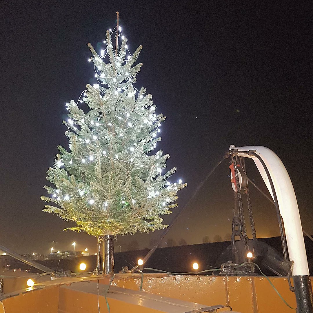 Frohe Weihnachten und möglichst erholsame Tage 
#Museumsschiff #OscarHuber #Binnenschifffahrtsmuseum #Ruhrort #Duisburg