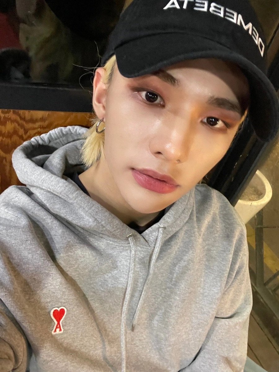 hyuniehearts's tweet photo. so it's me and him again...

#SSD #StaySelcaDay #Hyunjin #StrayKids @Stray_Kids https://t.co/9gGTdYpGeV